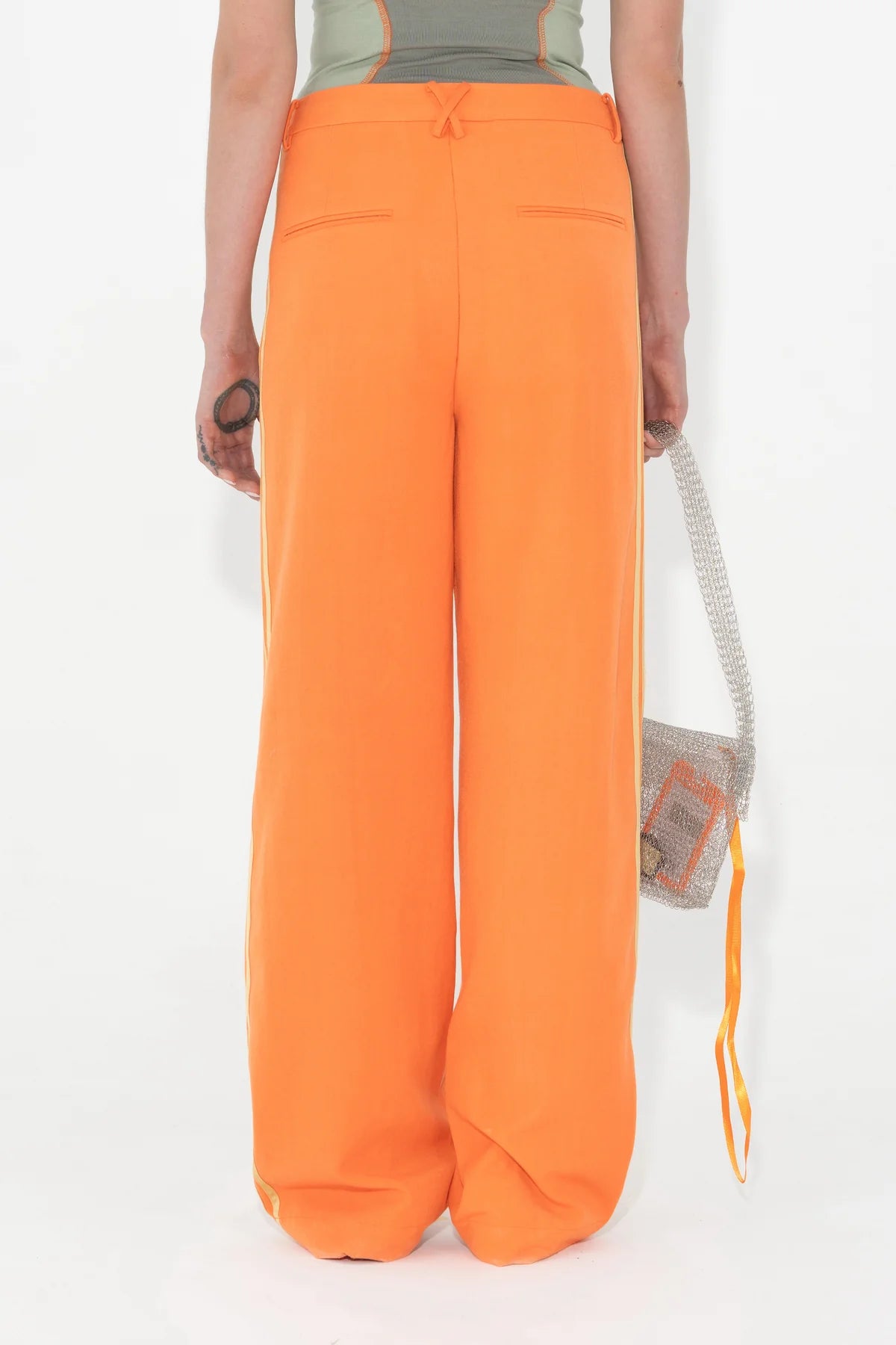 UNTAILORED NON-TRACKPANT IN BLAZING ORANGE