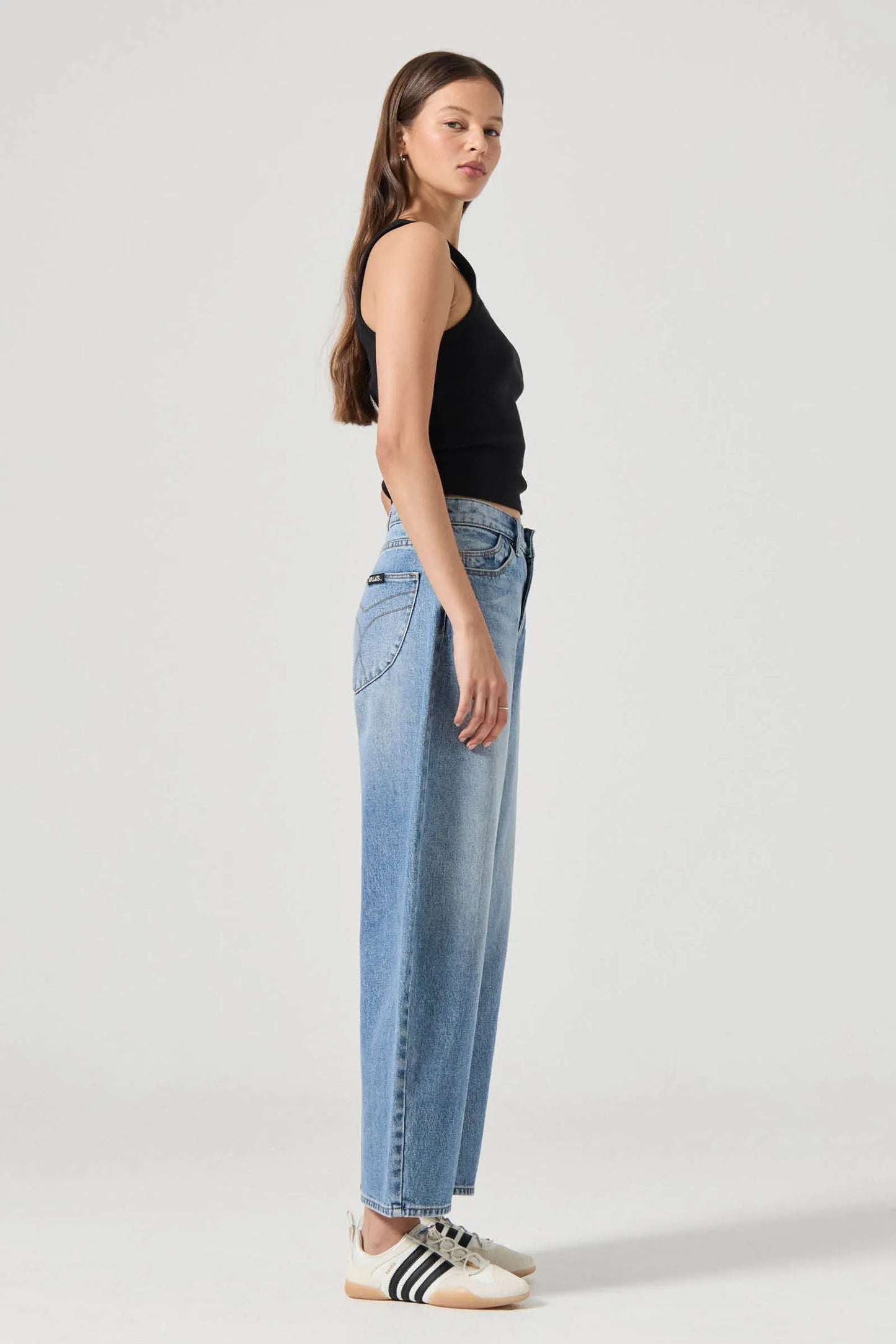 Gigi Barrel- Brad Blue