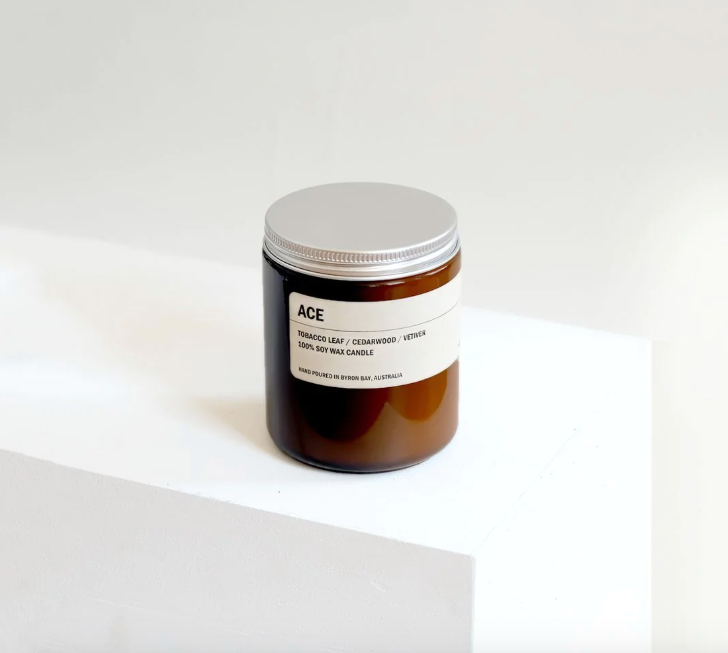 ACE: TOBACCO LEAF / CEDARWOOD / VETIVER / SMALL AMBER CANDLE 250G